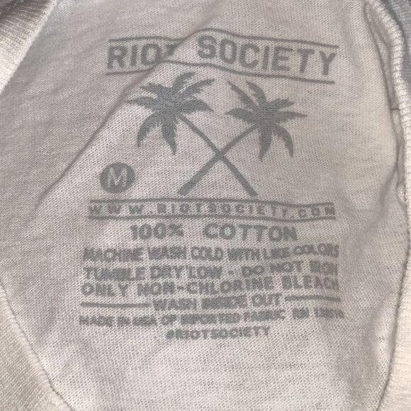 Riot Society White Shark Graphic Tee - Picture 2 of 4